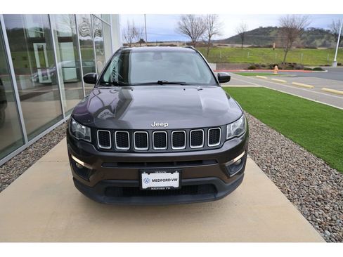 Used 2018 Jeep Compass Latitude w/ Popular Equipment Group image 2