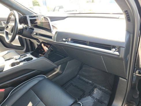 Used 2026 Cadillac Vistiq Platinum image 24