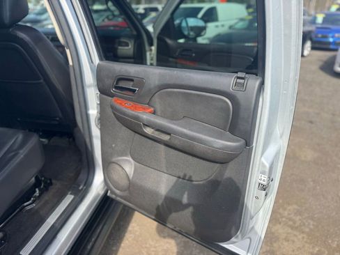 Used 2013 Chevrolet Avalanche LTZ AWD/4WD image 21