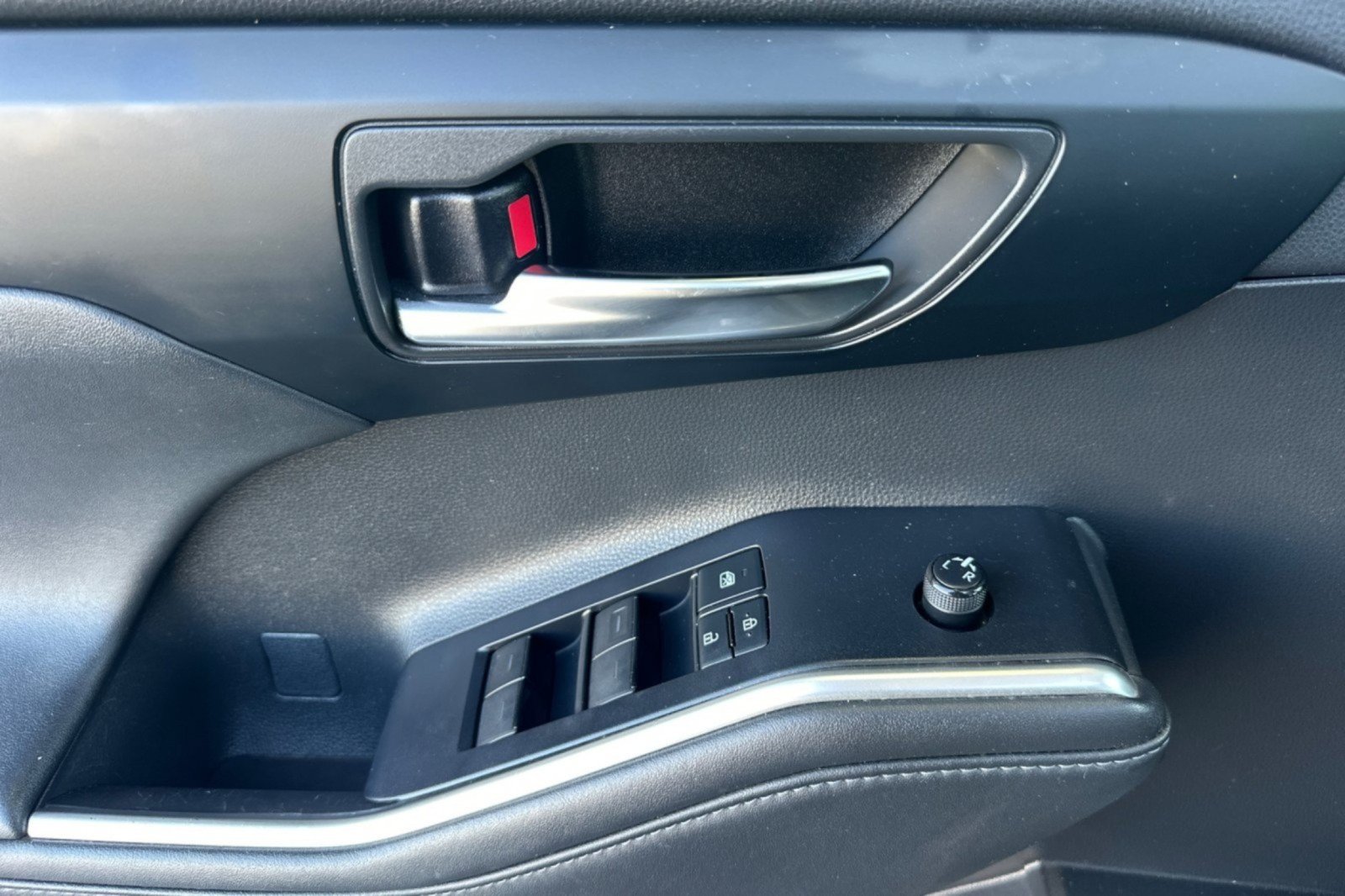 Certified 2022 Toyota Highlander XLE FWD image 10