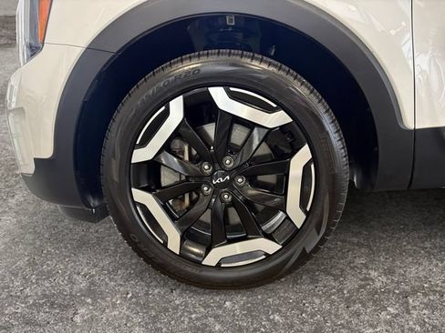 Certified 2025 Kia Telluride EX w/ EX Captain's Chair Package AWD/4WD image 12
