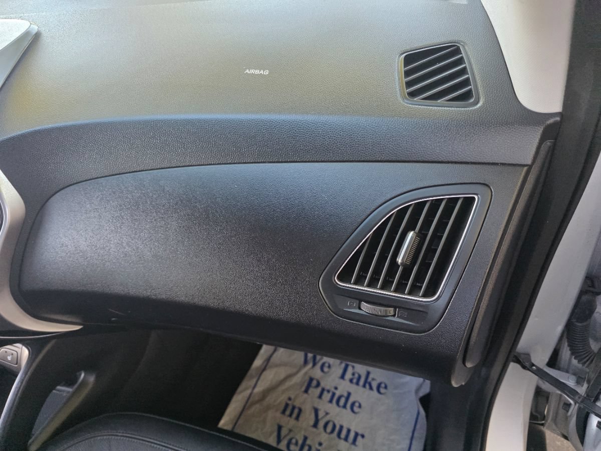 Used 2010 Hyundai Tucson Limited w/ Premium Pkg 4 FWD image 28
