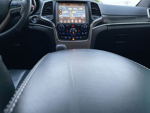 Used 2017 Jeep Grand Cherokee Limited image 38