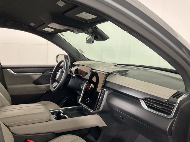Used 2025 GMC Acadia Elevation w/ Elevation Premium Package FWD image 30