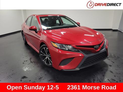 Used 2020 Toyota Camry SE w/ Convenience Package FWD image 1
