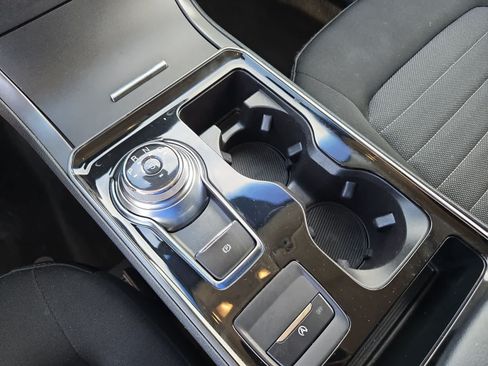 Used 2020 Ford Edge SE FWD image 27