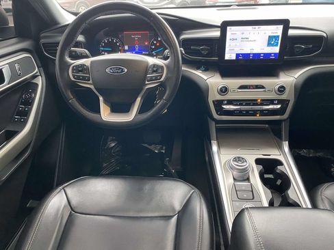 Used 2021 Ford Explorer XLT w/ Equipment Group 202A AWD/4WD image 9