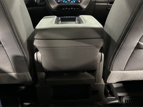 Used 2018 Chevrolet Silverado 1500 LT w/ All Star Edition image 34