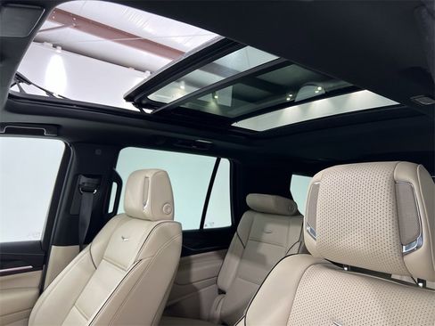 Used 2024 Cadillac Escalade Premium Luxury w/ Performance Package image 19