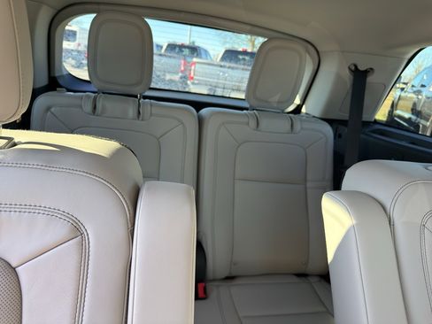 Used 2025 Lincoln Aviator Reserve w/ Equipment Group 201A image 14