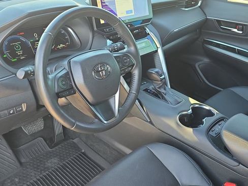 Used 2024 Toyota Venza Limited image 16