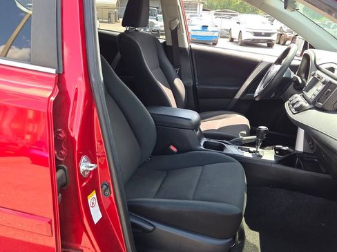 Used 2016 Toyota RAV4 LE FWD image 13