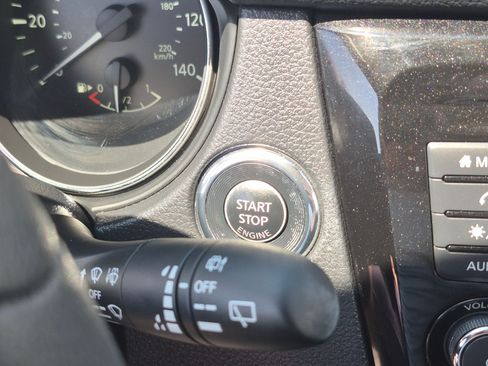 Used 2019 Nissan Rogue SV AWD/4WD image 21