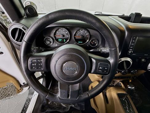 Used 2014 Jeep Wrangler Rubicon w/ Power Convenience Group image 19