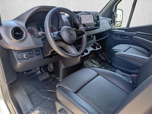 Used 2025 Mercedes-Benz Sprinter 2500 image 10