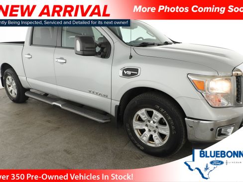 Used 2017 Nissan Titan SV image 1