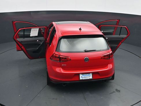 Used 2017 Volkswagen GTI SE FWD image 31