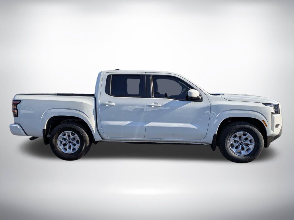 Used 2024 Nissan Frontier SV RWD image 3