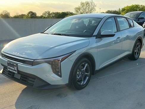 Used 2025 Kia K4 LXS image 8