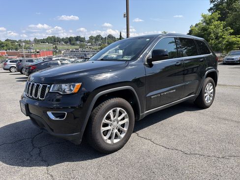 Used 2022 Jeep Grand Cherokee Laredo X AWD/4WD image 2
