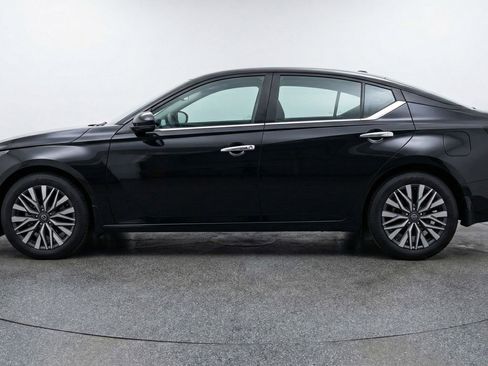 Used 2025 Nissan Altima 2.5 SV image 5