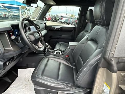 Used 2025 Ford Bronco Badlands image 17