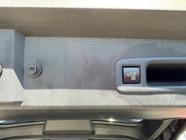 Used 2025 Toyota Sienna Limited FWD image 29