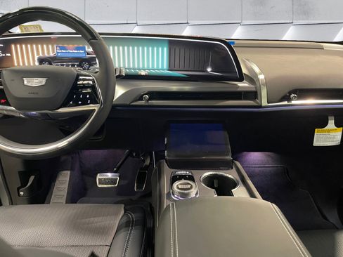 New 2026 Cadillac Vistiq Sport image 11