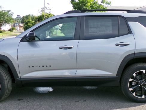 New 2026 Chevrolet Equinox RS w/ Convenience Package III FWD image 2