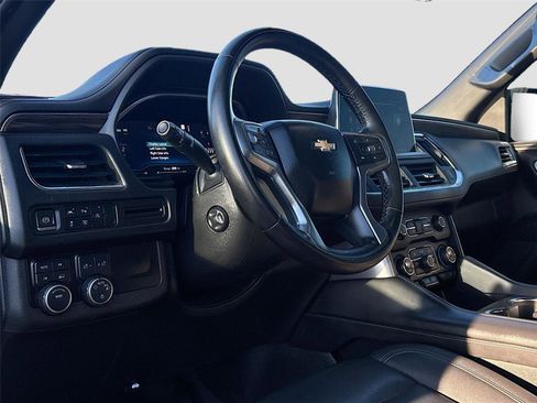 Used 2023 Chevrolet Suburban LT w/ Luxury Package image 9