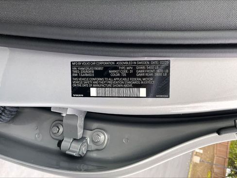 Used 2025 Volvo XC60 B5 Core w/ Climate Package image 34