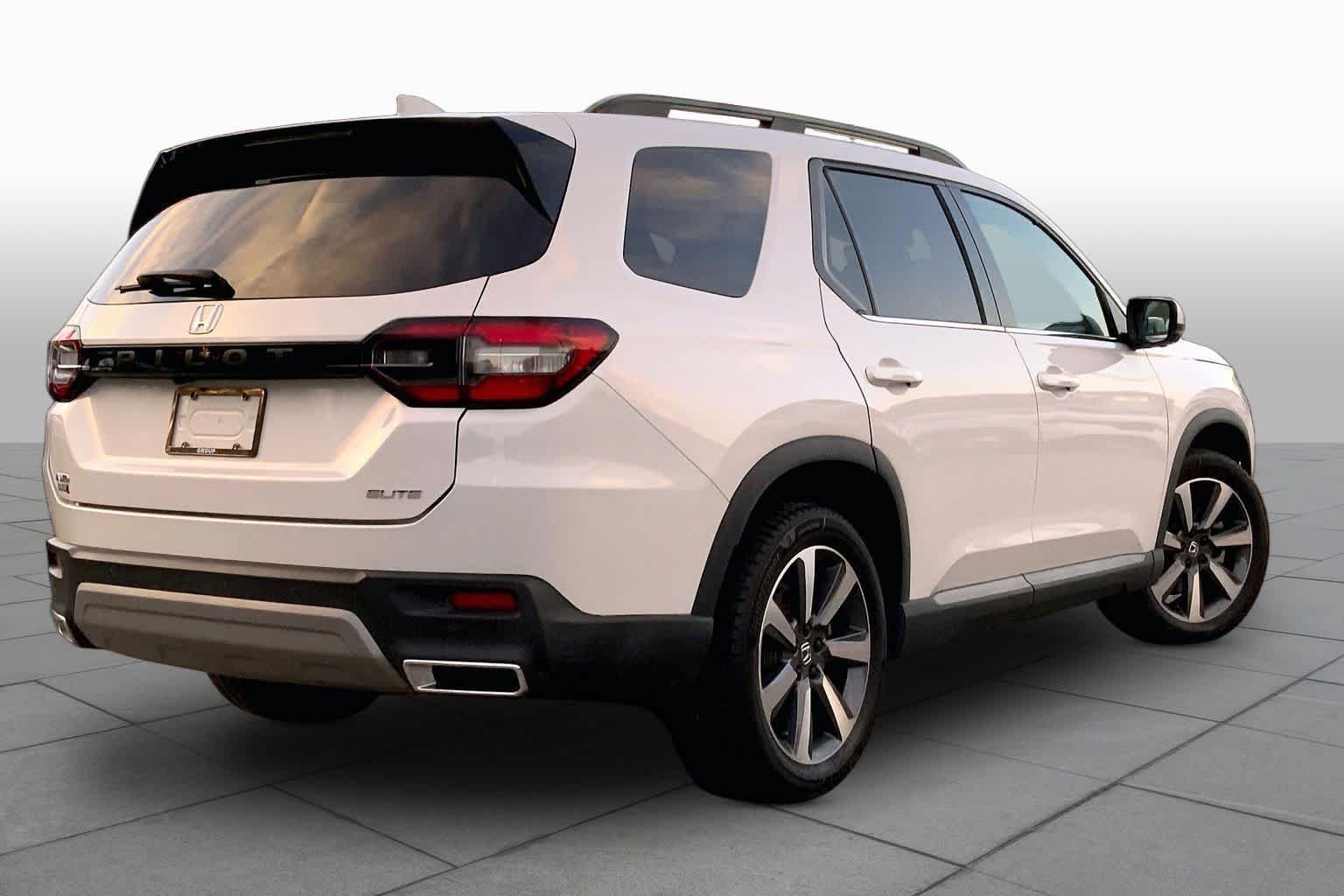 Used 2023 Honda Pilot Elite image 13