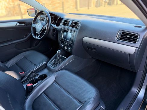Used 2016 Volkswagen Jetta SE image 11