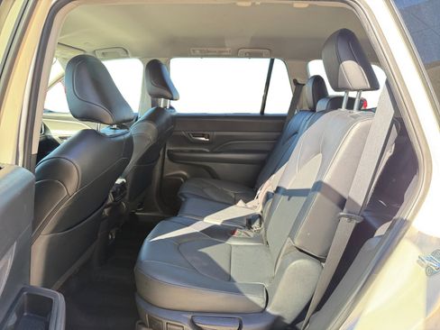 Used 2024 Toyota Grand Highlander AWD image 16