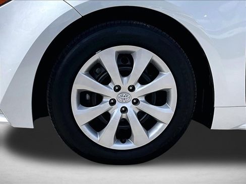 Used 2025 Toyota Corolla LE FWD image 10