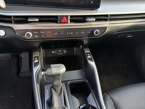 Used 2024 Kia Sorento S w/ Panoramic Sunroof Package FWD image 14
