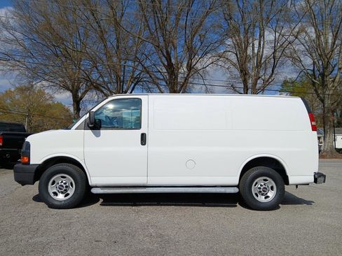 Used 2017 GMC Savana 2500 image 1