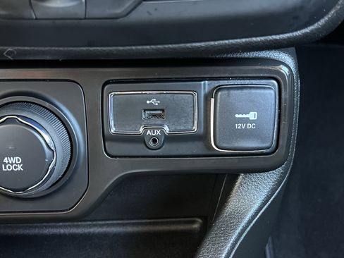 Used 2021 Jeep Renegade Limited image 26