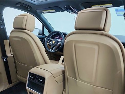 Used 2022 Porsche Cayenne image 26