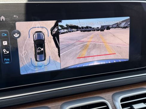 Used 2026 Mercedes-Benz GLS 580 4MATIC image 21