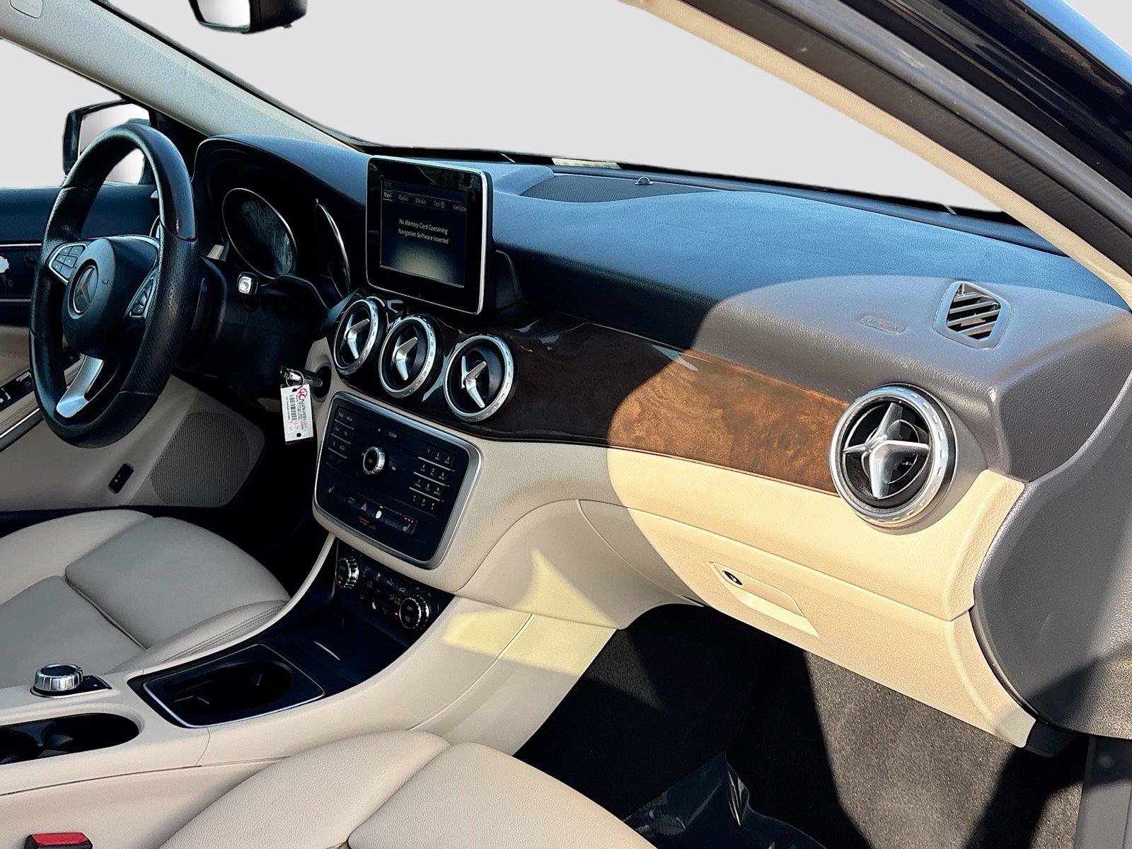 Used 2017 Mercedes-Benz GLA 250 w/ Premium Package image 28