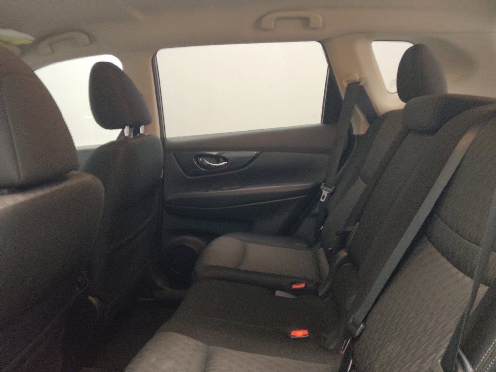 Used 2017 Nissan Rogue SV FWD image 18