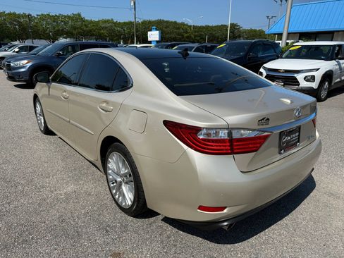 Used 2015 Lexus ES 350 w/ Ultra Luxury Package FWD image 10