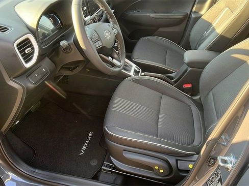 New 2025 Hyundai Venue Limited FWD image 13