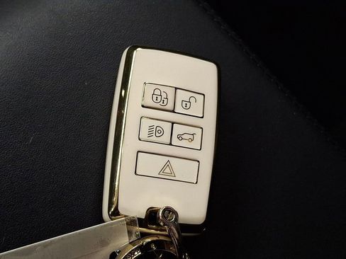 Used 2023 Land Rover Range Rover Sport SE Dynamic image 24