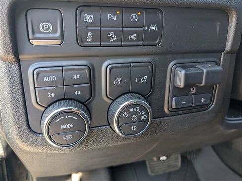 Used 2025 Chevrolet Tahoe High Country image 34