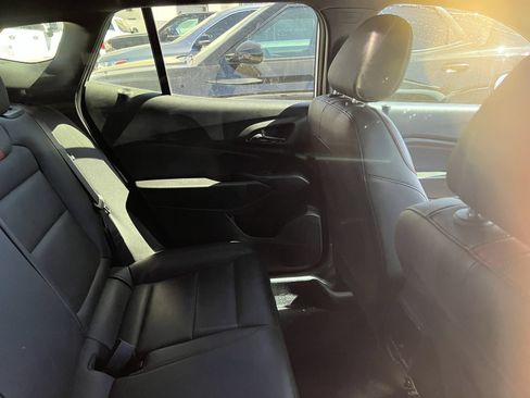 Used 2025 Chevrolet Trax RS w/ Sunroof Package FWD image 9