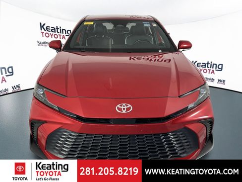 Used 2025 Toyota Camry SE image 9