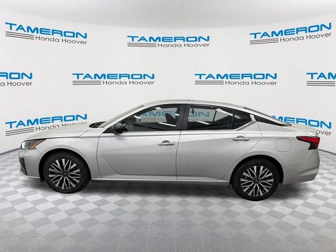 Used 2024 Nissan Altima 2.5 SV AWD/4WD image 2