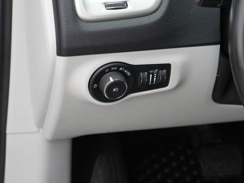 Used 2018 Jeep Compass Latitude w/ Cold Weather Group AWD/4WD image 17